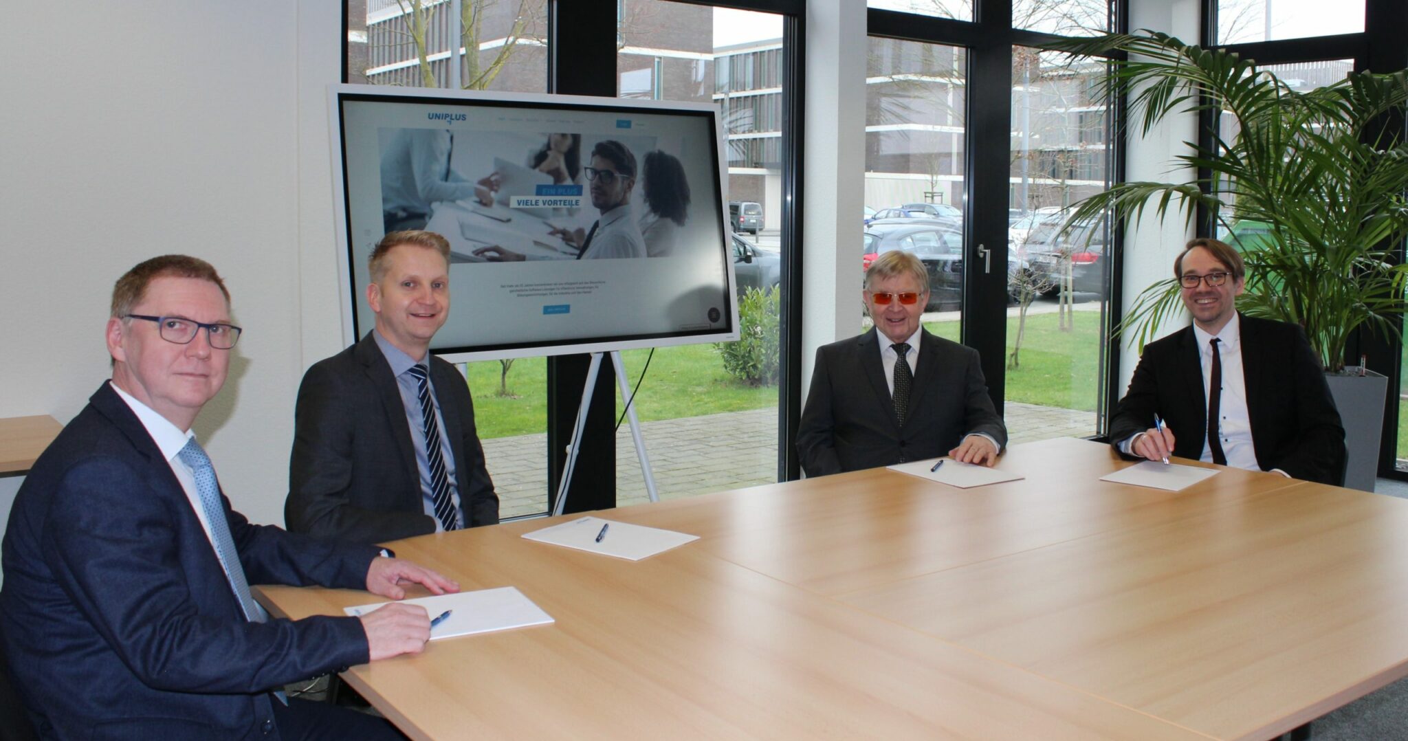 Gruppenfoto der UNIPLUS Geschäftsführung 2020 mit Andreas Bastian, Tim Köhne, Gerd Köhne und Patrick Ostfeld.