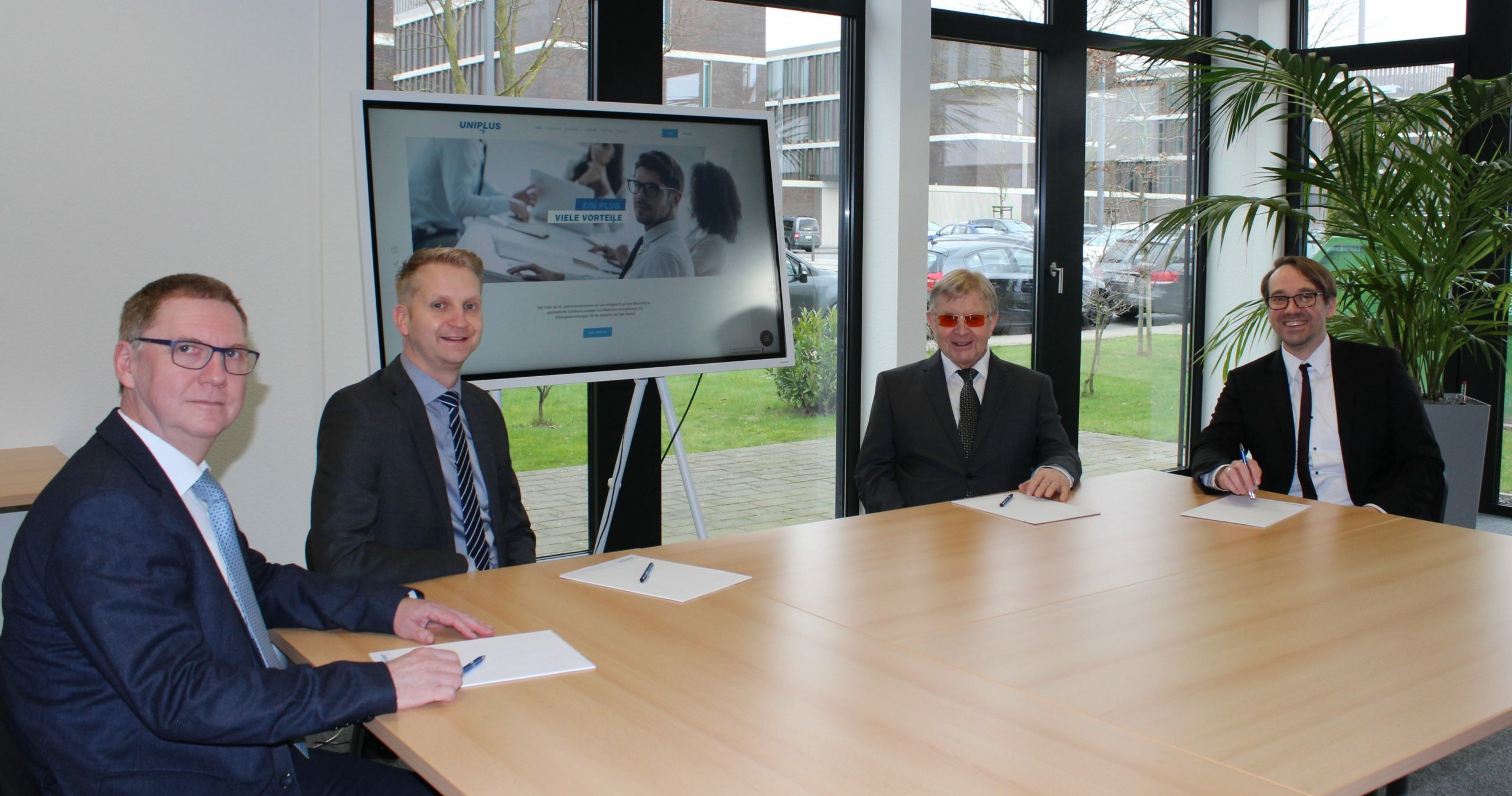 Gruppenfoto der UNIPLUS Geschäftsführung 2020 mit Andreas Bastian, Tim Köhne, Gerd Köhne und Patrick Ostfeld.