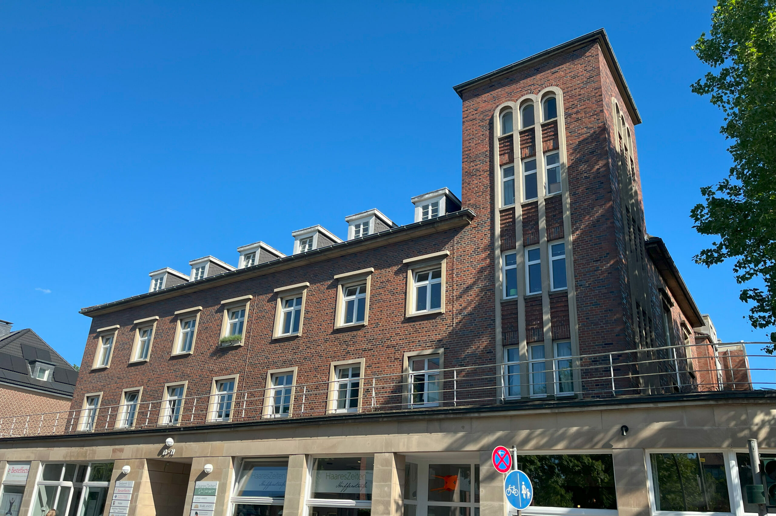 Historisches Firmengebäude von UNIPLUS an der Hüfferstraße in Münster – erster eigener Unternehmenssitz ab 1989.