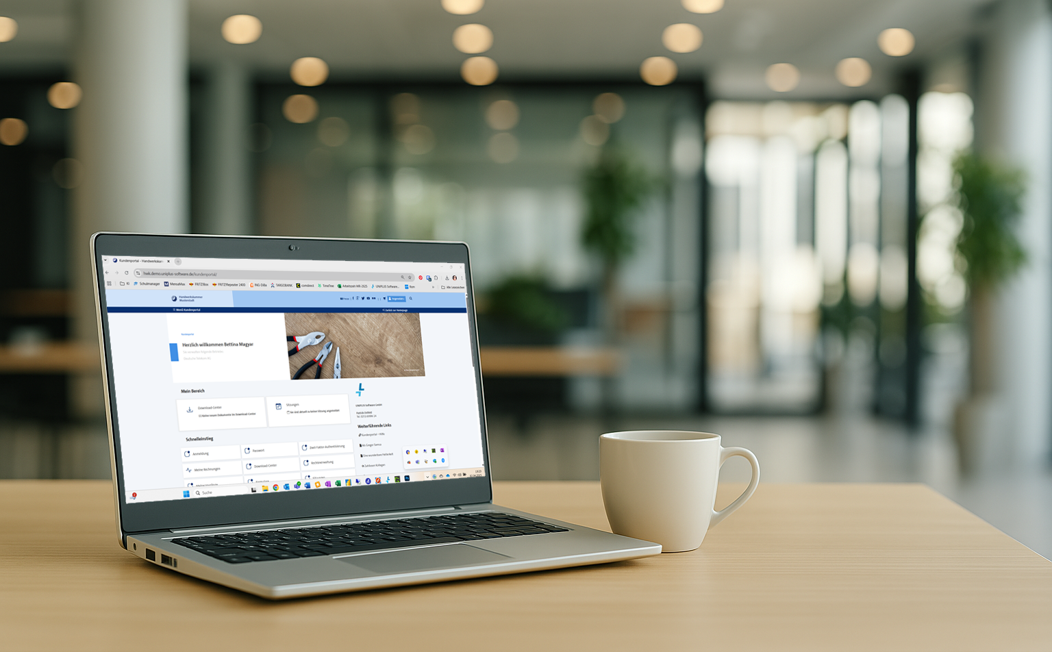 Laptop mit geöffnetem Kundenportal – Symbolbild für die digitalen Online-Lösungen von UNIPLUS X3.