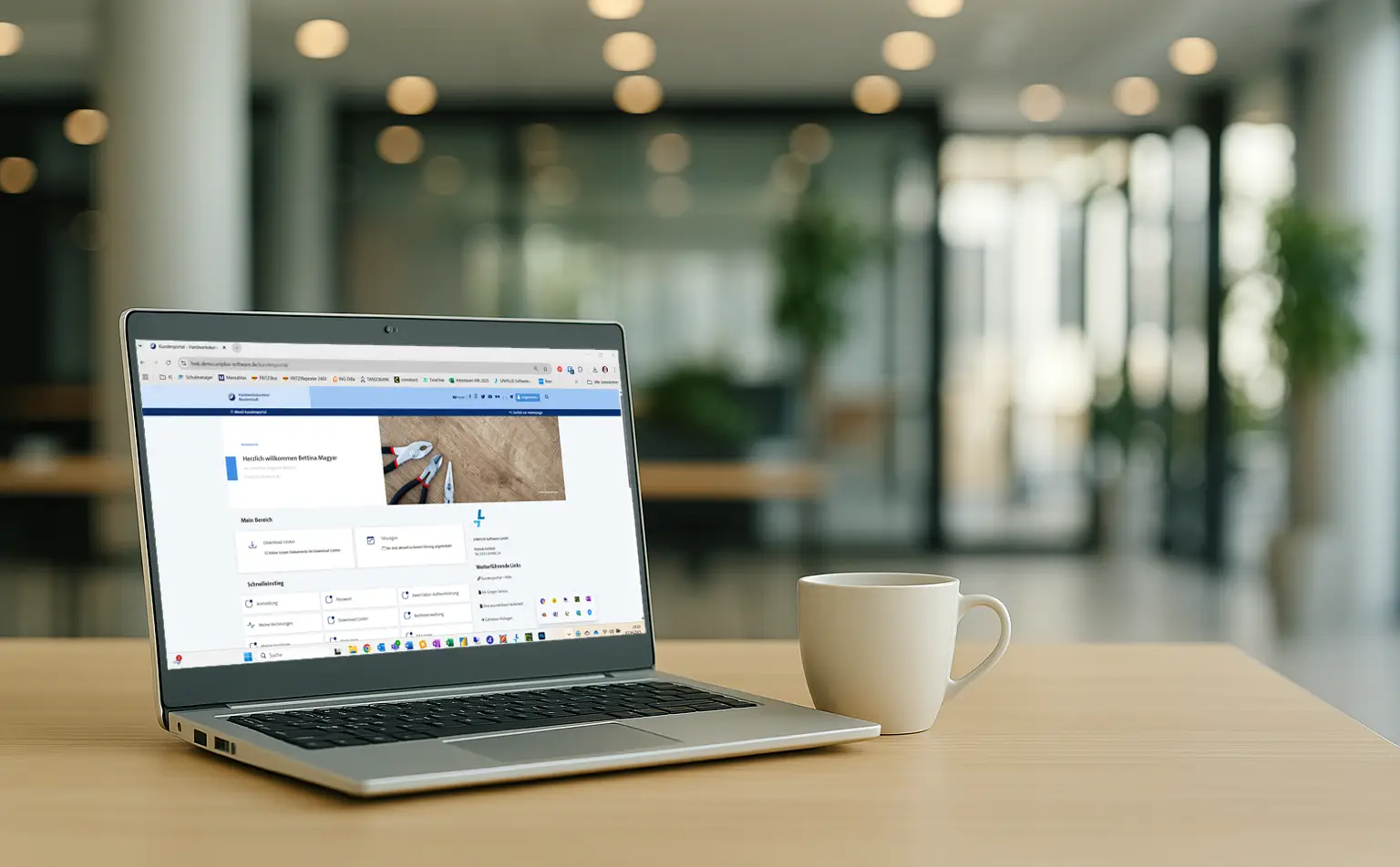 Laptop mit geöffnetem Kundenportal – Symbolbild für die digitalen Online-Lösungen von UNIPLUS X3.